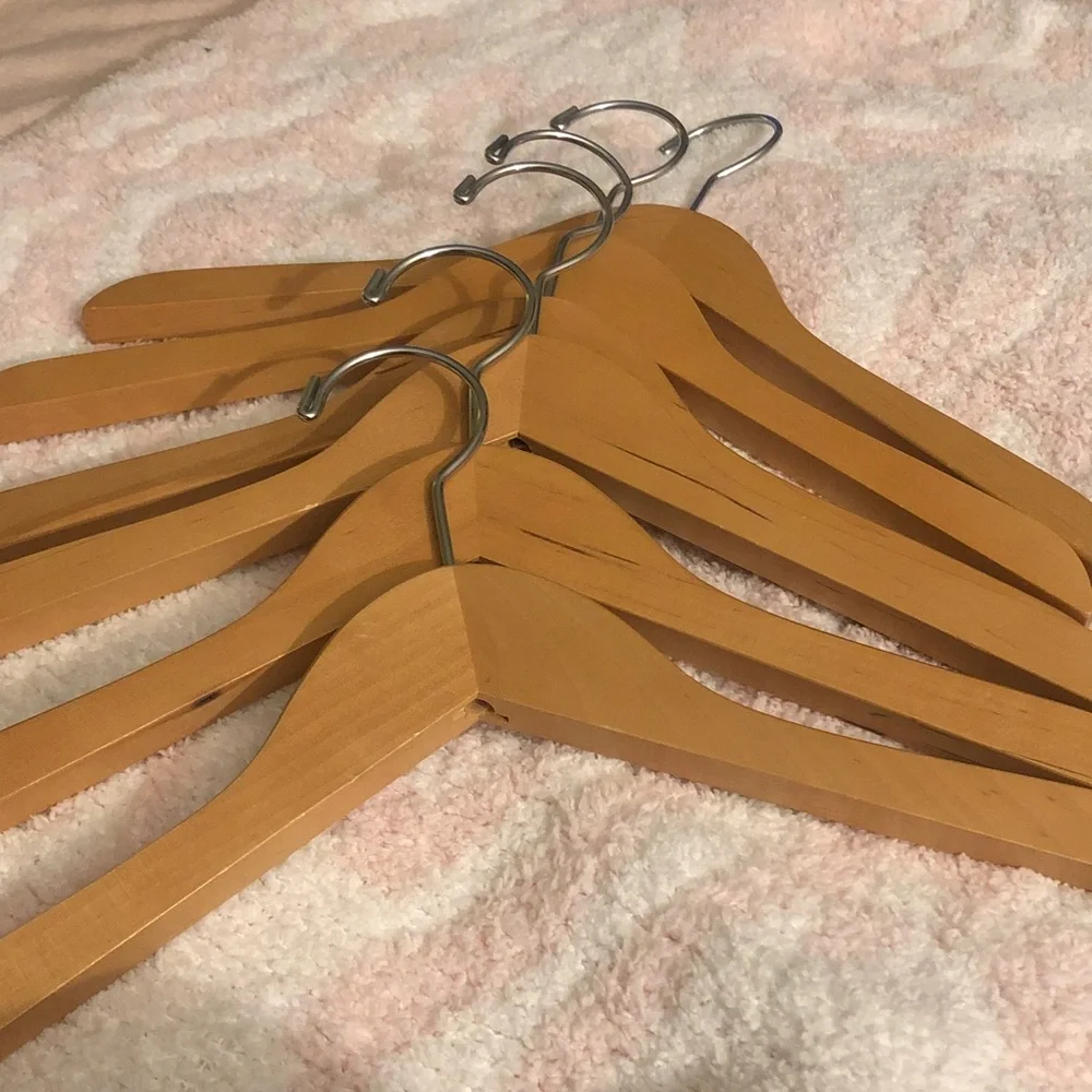 Final price🙏🏻Wooden hangers set of 6 kids